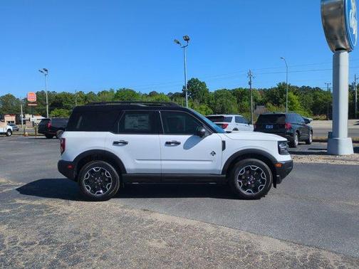 Oxford White 2026 Ford Bronco Sport Outer Banks