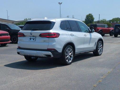 Mineral White Metallic 2022 BMW X5 xDrive40i