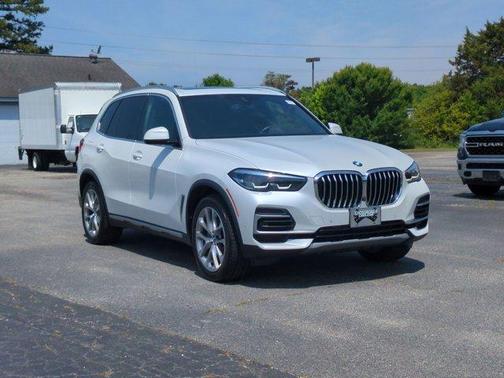 Mineral White Metallic 2022 BMW X5 xDrive40i