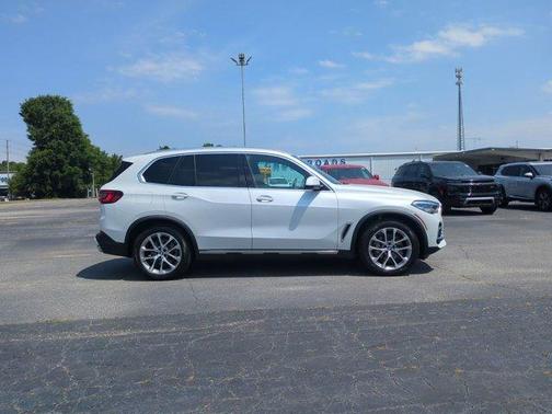 Mineral White Metallic 2022 BMW X5 xDrive40i