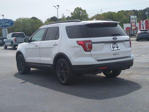 White Platinum Clearcoat Metallic 2019 Ford Explorer XLT