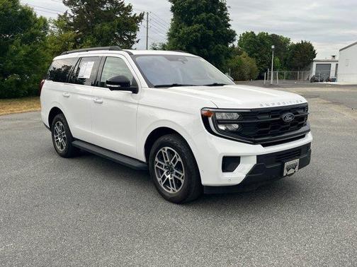Oxford White 2025 Ford Expedition Active