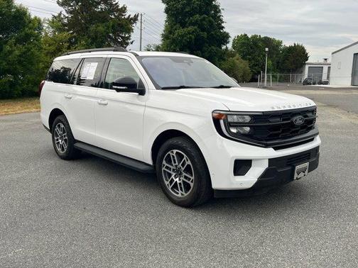 Oxford White 2025 Ford Expedition Active