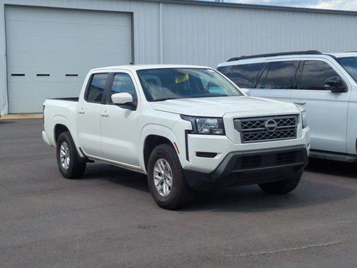 Glacier White 2024 Nissan Frontier SV