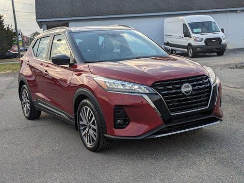 2023 Nissan Kicks SR