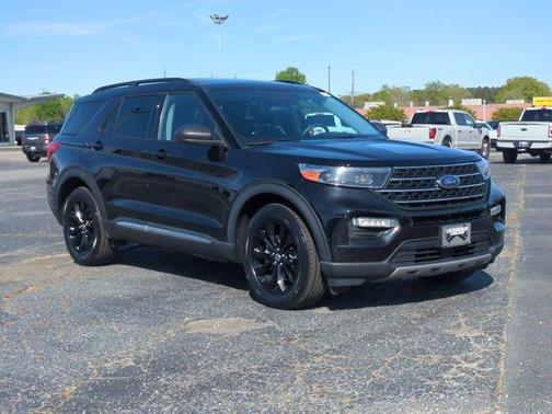 Black Metallic 2022 Ford Explorer XLT