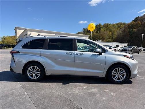 2024 Toyota Sienna Platinum