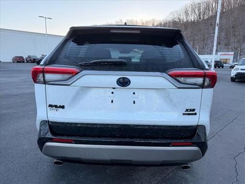 2023 Toyota RAV4 Hybrid SE