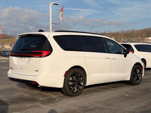 2026 Chrysler Pacifica L