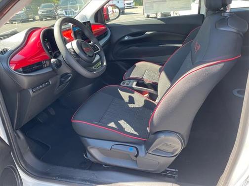2024 FIAT 500e Base