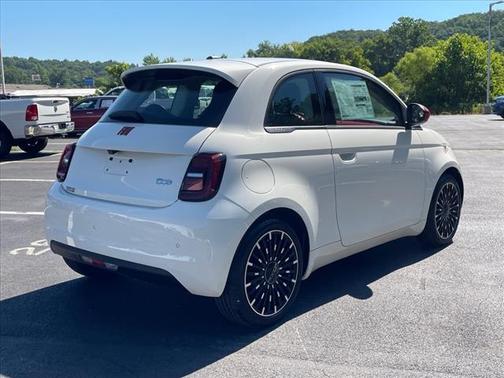 2024 FIAT 500e Base