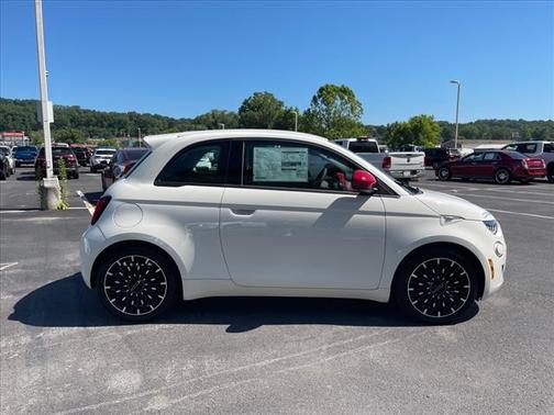 2024 FIAT 500e Base