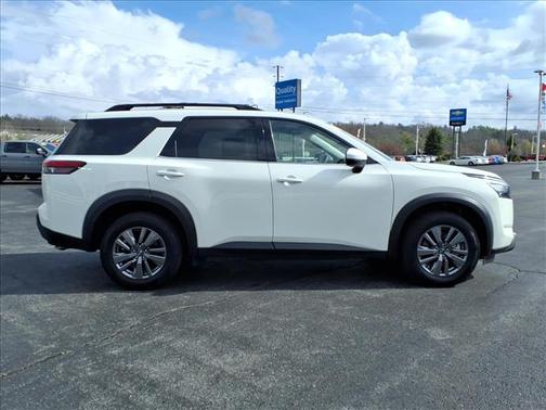 2025 Nissan Pathfinder SV 4WD