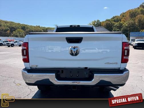 2024 RAM 2500 Tradesman Crew Cab 4x4 6'4' Box