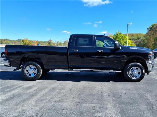 2026 RAM 2500 Tradesman Crew Cab 4x4 8' Box
