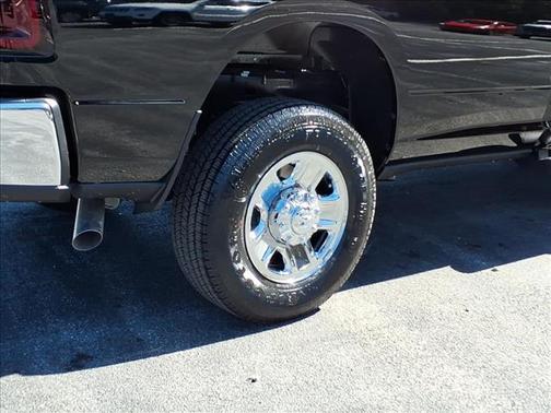 Diamond Black Crystal Pearlcoat 2026 RAM 2500 Tradesman Crew Cab 4x4 8' Box