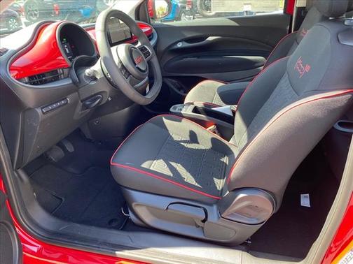 2024 FIAT 500e Base