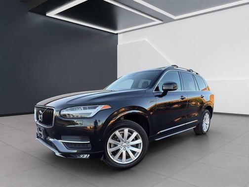2016 Volvo XC90 T6 Momentum