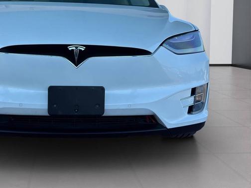 White Solid 2016 Tesla Model X 90D