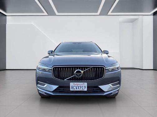 Electric Silver Metallic 2018 Volvo XC60 T6 Inscription