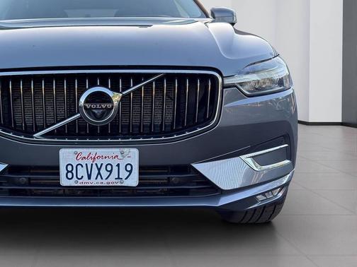 Electric Silver Metallic 2018 Volvo XC60 T6 Inscription