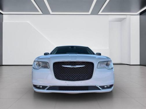 Bright White Clearcoat 2019 Chrysler 300 Limited