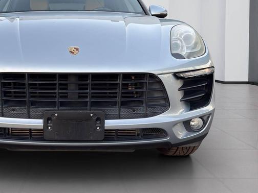 Rhodium Silver Metallic 2017 Porsche Macan Macan S