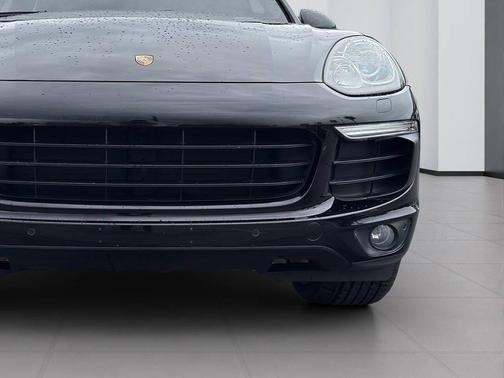 Jet Black Metallic 2018 Porsche Cayenne Platinum Edition