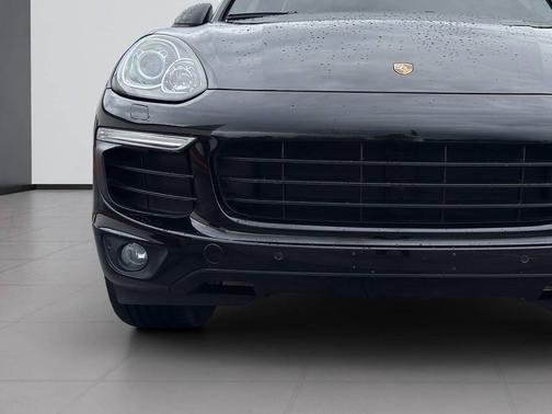 Jet Black Metallic 2018 Porsche Cayenne Platinum Edition