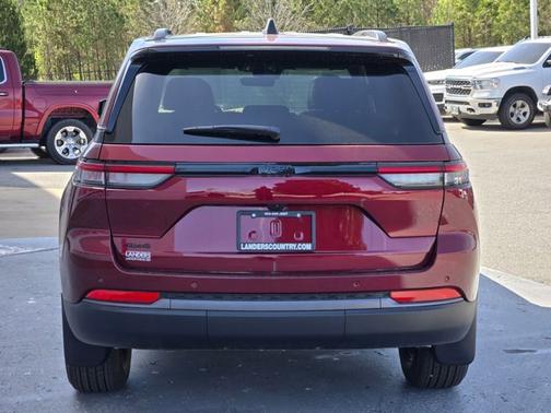Velvet Red Pearlcoat 2026 Jeep Grand Cherokee Laredo Altitude