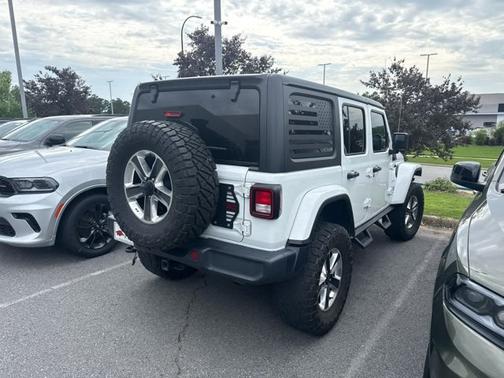 Bright White Clearcoat 2019 Jeep Wrangler Unlimited Sahara