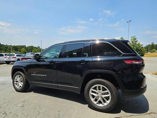 Diamond Black Crystal Pearlcoat 2026 Jeep Grand Cherokee Laredo X
