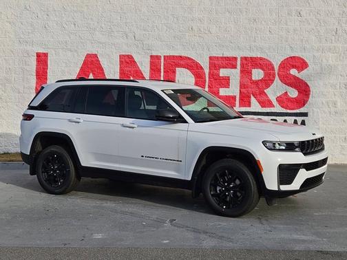 2026 Jeep Grand Cherokee Laredo Altitude