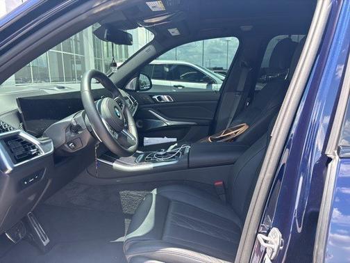 2025 BMW X5 M60i