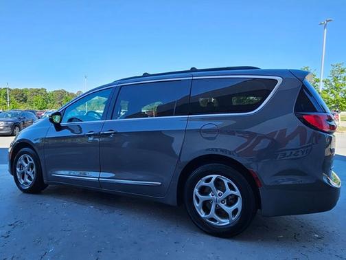Ceramic Gray Clearcoat 2023 Chrysler Pacifica Limited