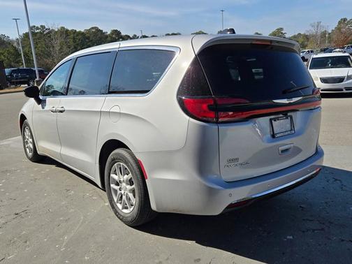 Silver Mist Clearcoat 2026 Chrysler Pacifica Select