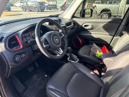 2023 Jeep Renegade Trailhawk