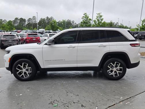 Bright White Clearcoat 2025 Jeep Grand Cherokee Limited