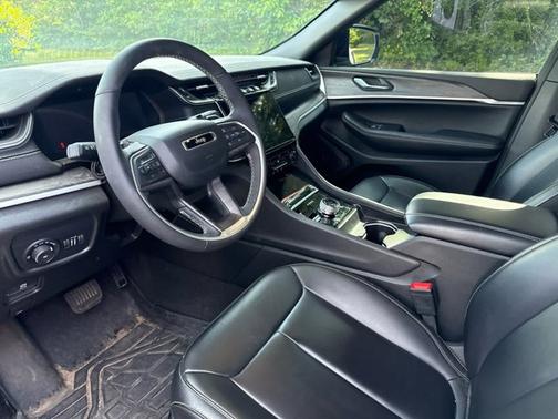 Bright White Clearcoat 2025 Jeep Grand Cherokee Limited