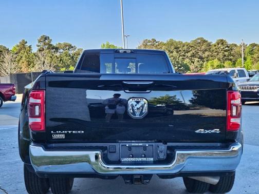 Diamond Black Crystal Pearlcoat 2024 RAM 3500 Limited