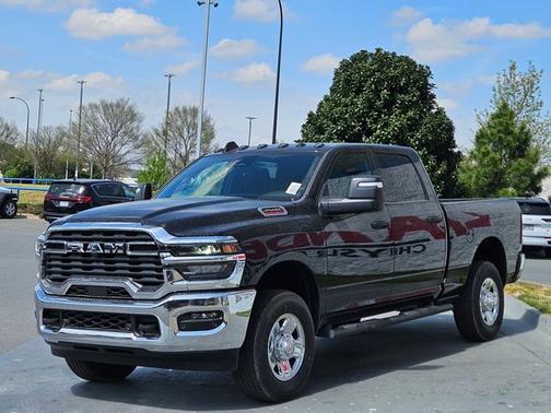 Diamond Black Crystal Pearlcoat 2026 RAM 2500 Tradesman