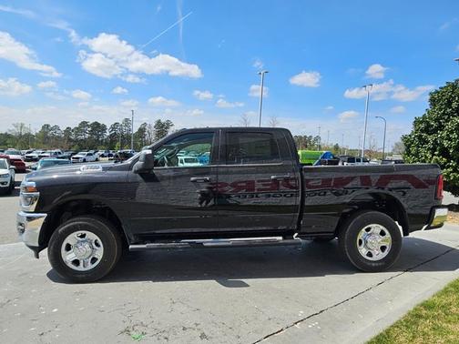 Diamond Black Crystal Pearlcoat 2026 RAM 2500 Tradesman