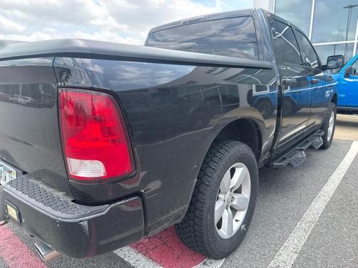 Diamond Black Crystal Pearlcoat 2020 RAM 1500 Classic Express