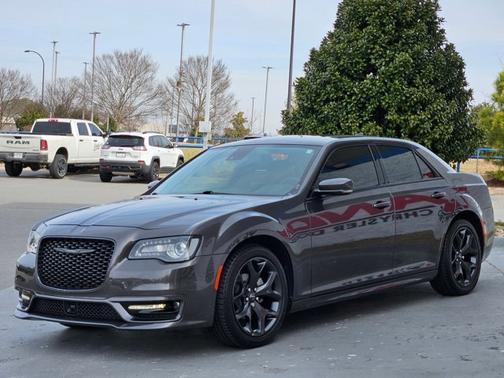 2023 Chrysler 300 Touring L