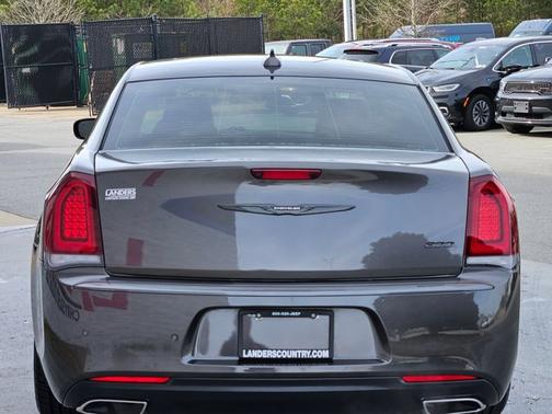 2023 Chrysler 300 Touring L