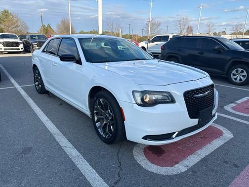 2018 Chrysler 300 Touring