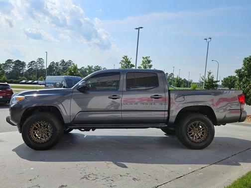 2022 Toyota Tacoma SR