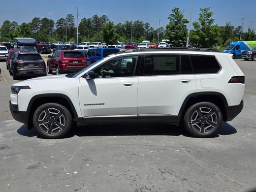 Bright White Clearcoat 2026 Jeep Cherokee Laredo