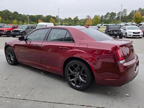 2023 Chrysler 300 Touring L