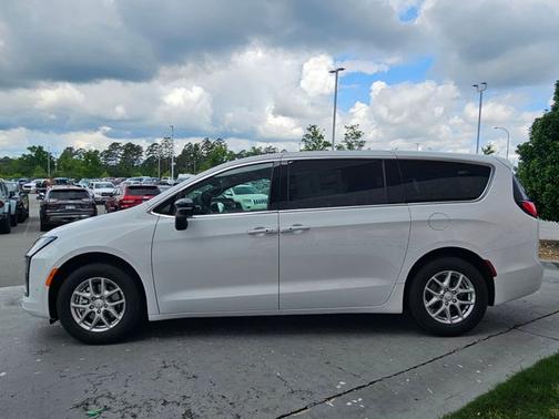 Bright White Clearcoat 2027 Chrysler Pacifica Select